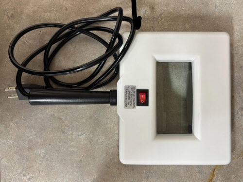 UV Woods Lamp with Magnifier